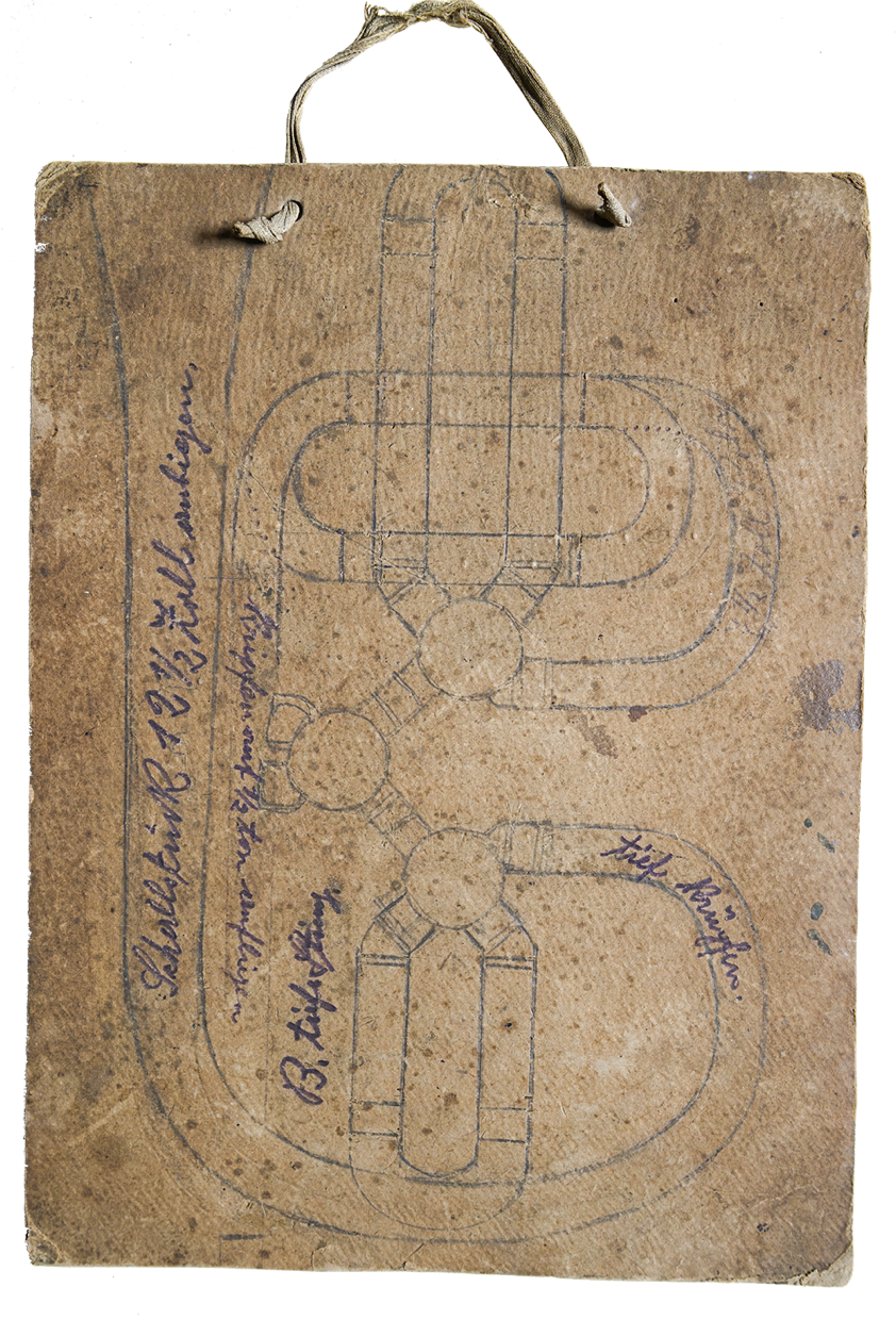 Historische Maßzeichnung eines Flügelhorns auf vergilbter Pappe